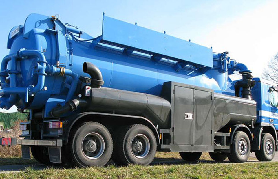 Der Alleskönner beim Absaugen. 