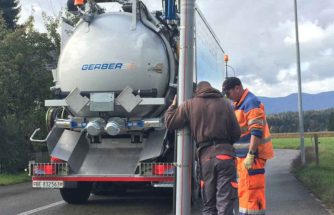 Entleerung der Strassenschächte Entleerung der Strassenschächte